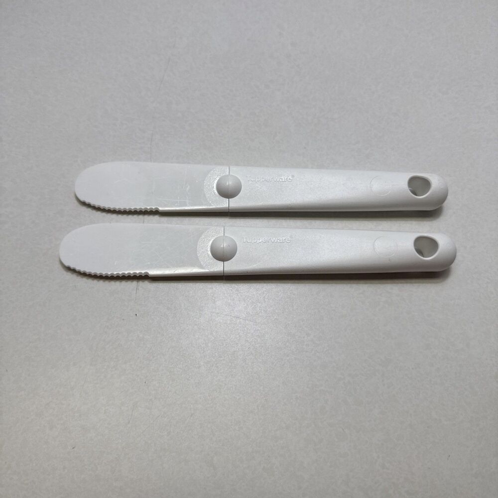 Vintage Tupperware Sandwich Spreader Knife #3307 Serrated Edge White USA Qty 2